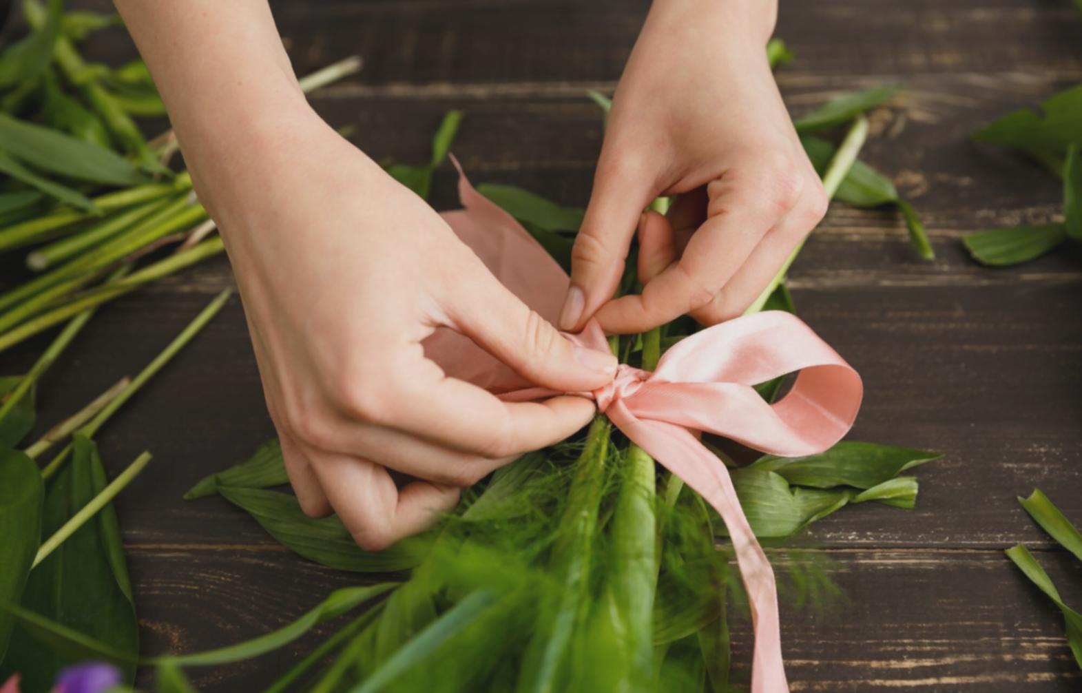 Flower delivery arrangement in preparation